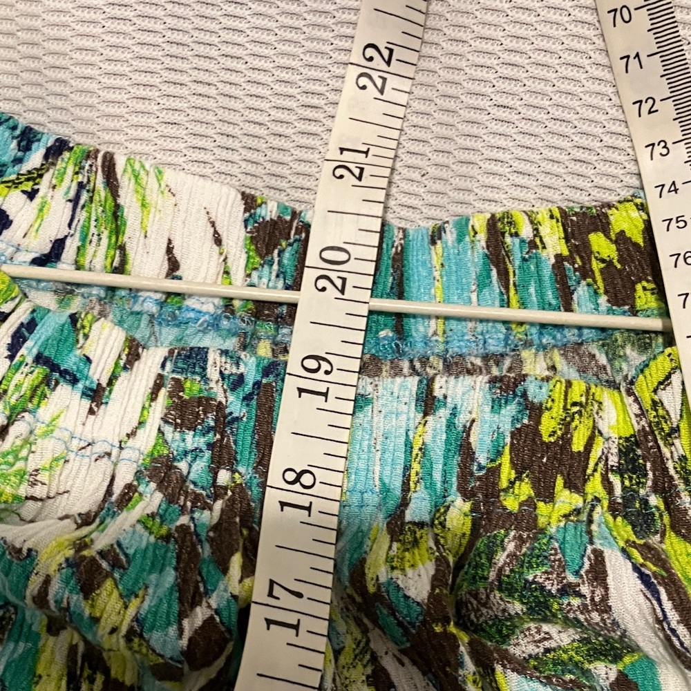 Vibrant Leaf Print Women's Blouse - Picture 4 of 5